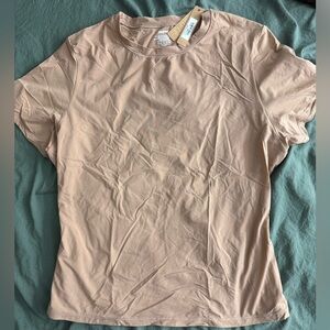 SKIMS FITS EVERYBODY T SHIRT